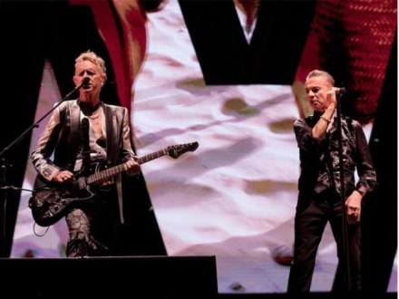 Depeche Mode in concerto: il requiem rock emoziona la città eterna